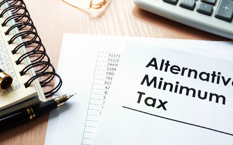 alternative minimum tax am and calculator on a des